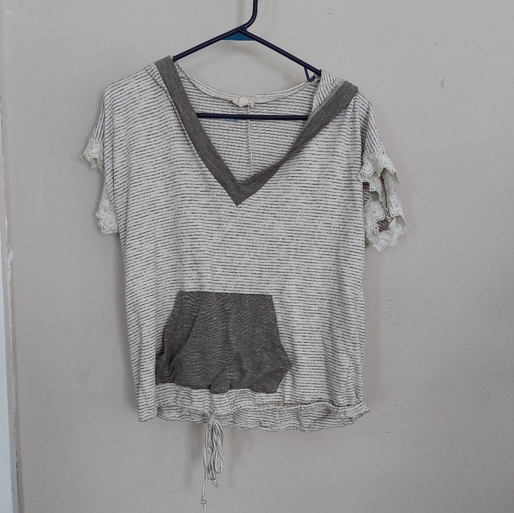 Hem & Thred L Striped V-Neck Hooded Top with Lace Sleeves